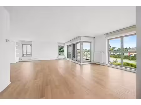 ruim en exclusief appartement met dubbele garage - in optie