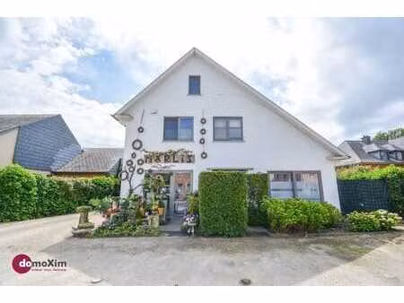 local commercial avec logement  idéalement situé à kampenhou