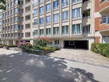 appartement 3 chambres renové + garage - peb : c