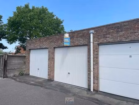droge  robuste garage met metalen kantelpoort - te koop v...