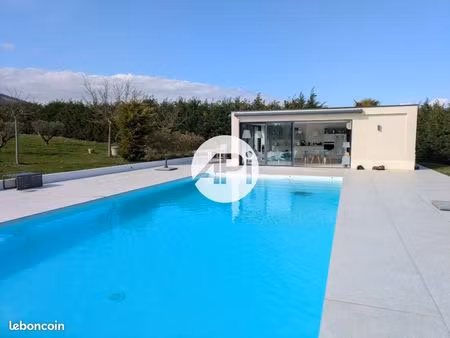 propriété 5 pièces 290 m²