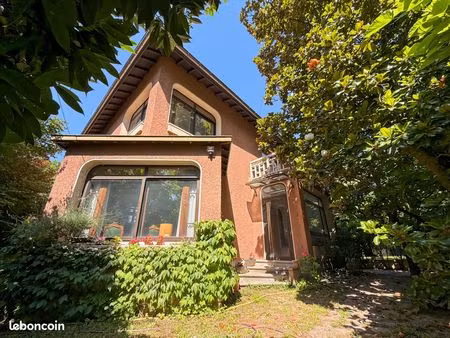 villa 5 pièces 155 m²
