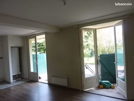 t3 rénové avec jardin et parking – rare