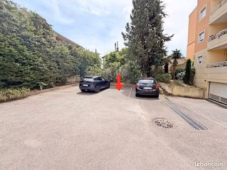 parking a louer (peymeinade centre ville)