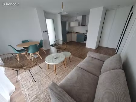 a louer : appartement t2 meublé séné le poulfanc avec terrasse et parking