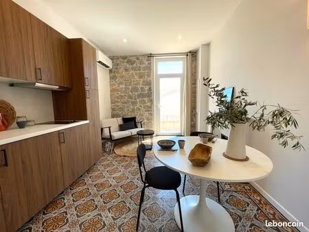 t2 meublé lumineux avec parking et terrasse