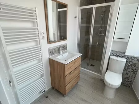 location appartement meuble de 35 m² avec une cour de 50 m² - 2 pieces a boissy saint lege