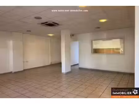 location locaux professionnels 3 pièces à saint andre (97440)  2 198 €