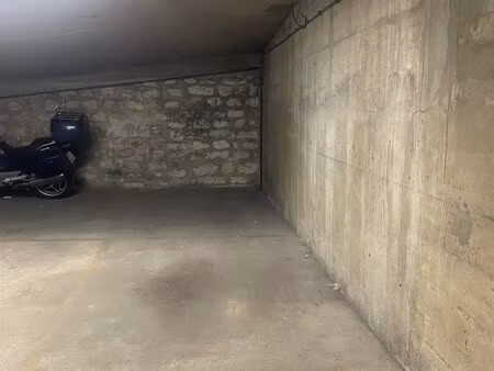 a vendre place de parking petite citadine buttes aux cailles