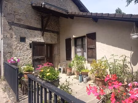maison en pierres authentiques
