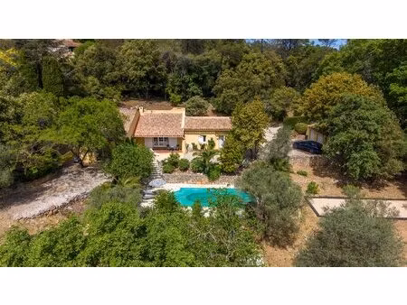 villa 4 chambres  piscine  provence