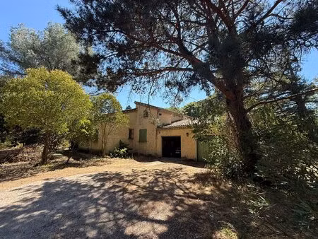 villa t7 avec double garage sur un terrain d'un hectare