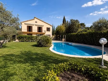 maison de 186 m² avec piscine  garage et fort potentiel sur 950