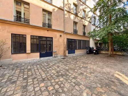métro filles du calvaire  bureaux en rdc sur cour arborée à louer d'une surface de 73m²