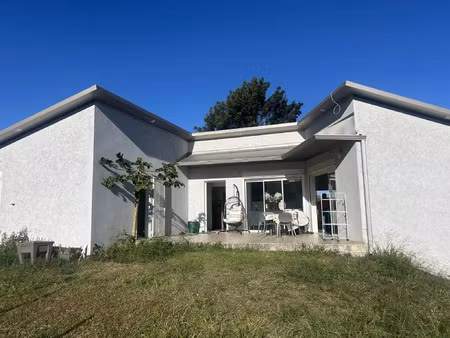location maison 4 pièces 94 m² à saint-pierre (97432)