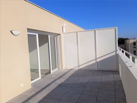 t2 avec terrasse et parking à miramas