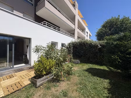 vannes est t3 de 63m2 en rez-de-jardin avec terrasse  gara