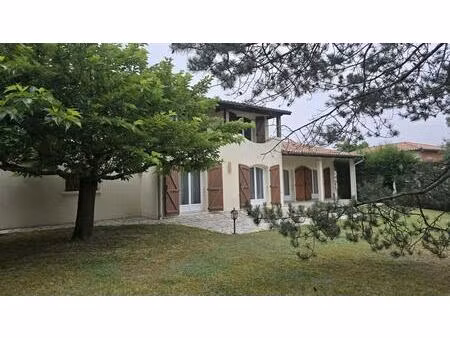 eaunes  charmante maison traditionnelle sur son terrain clos di