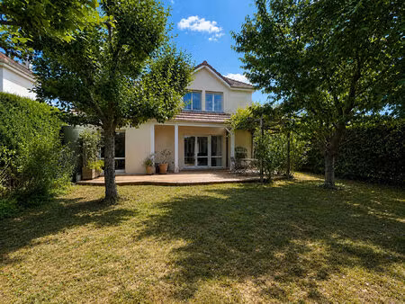 maison guyancourt 6 pièce(s) 116 m2