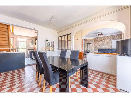 la ferriere -- centre ville -- maison de 104 m2 sur un terrain de 666 m2 -- 4 chambres -- 