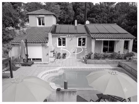 lorgues; villa économe en énergie  3/4 chambres avec piscine sur grand terrain boisé à lor
