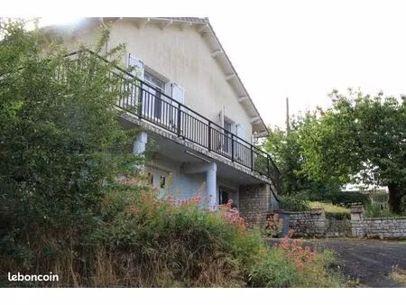 grande maison familiale (138 m²) avec dépendances sur 5500 m² de terrain
