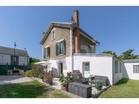 maison familiale de caractère de 181 70 m² habitables – aucun travaux à prévoir – centre-v
