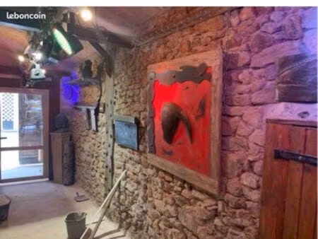 local artiste 250 m2 a besseges