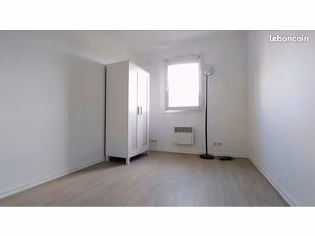 studio 1 pièce 13 m²