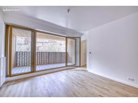 studio 1 pièce 38 m²