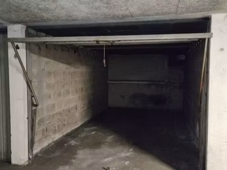 box / parking / garage / stockage