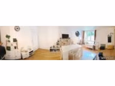 spacieux t2 de 60m² meublé à sèvres + box privé