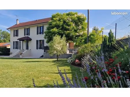 propriété 5 pièces 174 m²