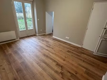 studio totalement rénové à neuf de 23m² avec cuisine séparée et jardin de 100m²  à 1min de