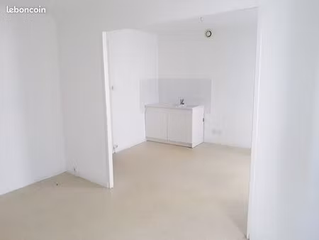 2 pièces 60 m2 proche place de la paix