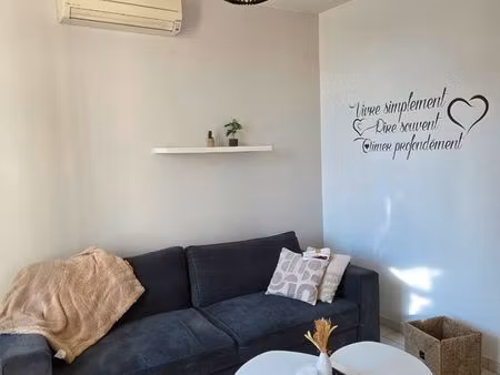 t2 meublée de 35m2 avec grande cour privative