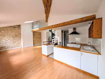 appartement atypique t2 bis avec poutres apparentes -- 77 m2