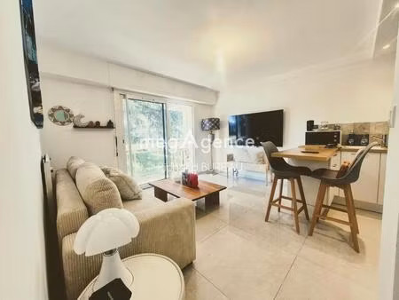 grand t2 avec un dressing/bureau hyères