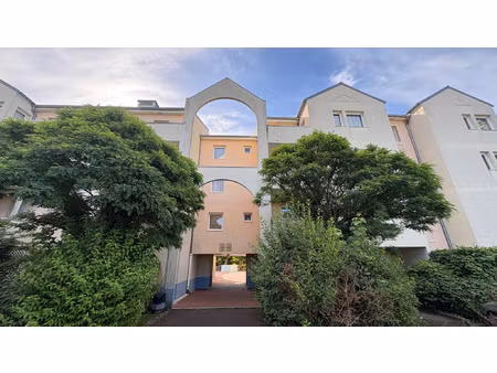 exclusivité lgi appartement f2 avec coin nuit et terrasse
