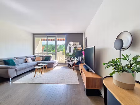 a saisir - appartement 4 pièces + 3 balcons - métropolis - mai