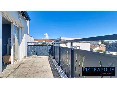 dernière étage - t3 60 m² avec terrasse - box et/ou parking p