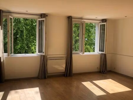 appartement t3 traversant de 59 m²