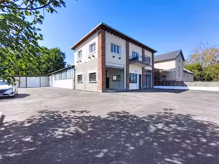 local commercial et bureau (109m²) + entrepôt (440 m²) à louer malemort