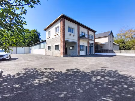 local commercial et bureau (109m²) + entrepôt (440 m²) à louer malemort