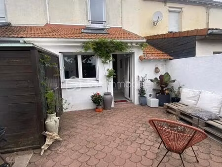 maison de ville de 65 m² - 2 chambres - terrasse 20 m² - stationnements privatifs