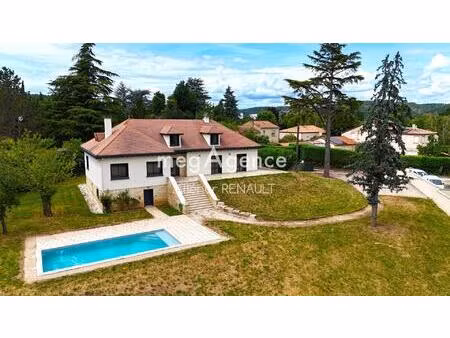 villa haut de gamme avec jardin et piscine - 255 m²