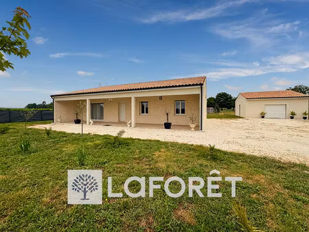 maison récente (2024) de plain-pied de 136 m² avec garage de 53 m² entre gemozac (17260)  