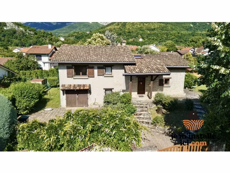 maison individuelle  entretenue et modernisée  sur terrain c