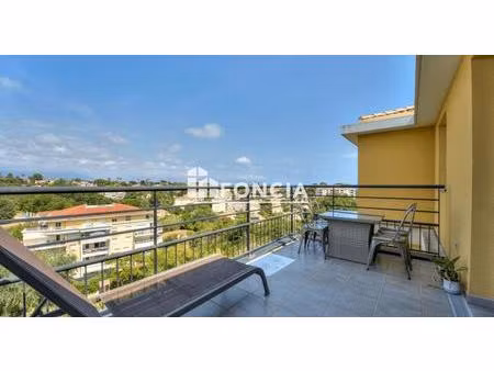antibes  proche centre au calme  2 pièces 42 m2  terrasse 10m2 vue dégagée  piscine  2 par