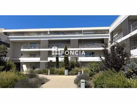 appartement de type 3 dans une résidence sécurisée avec place de parking